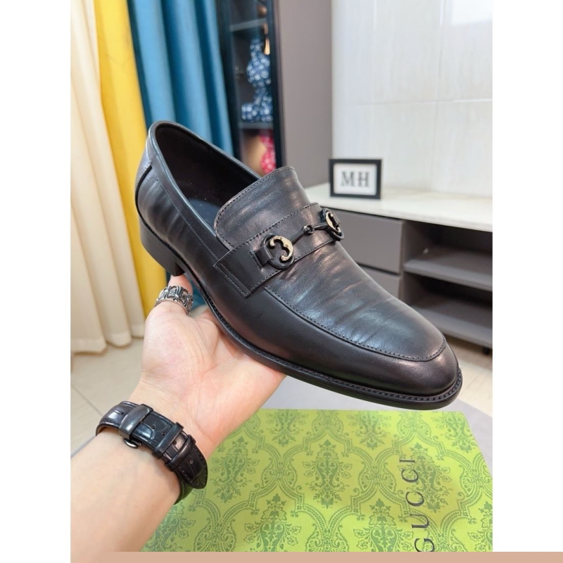 G*u*i leather shoes